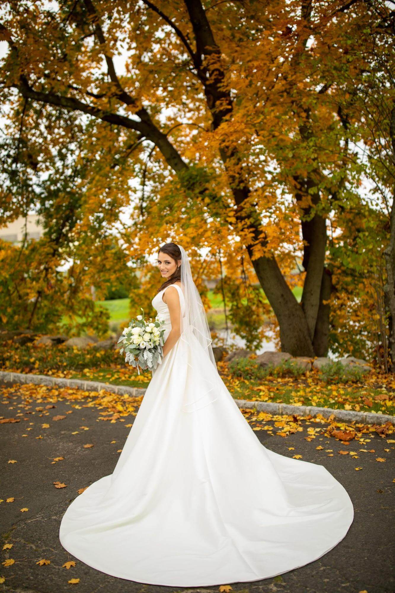 autumn bride photo at Brooklake in Florham Park